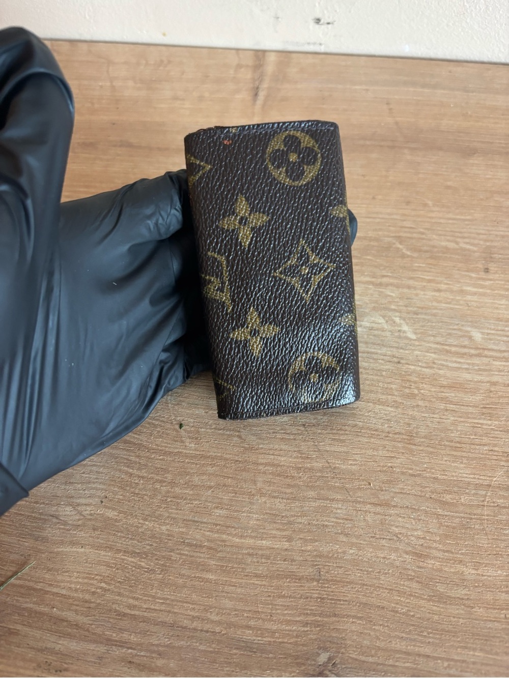 Authentic Louis Vuitton monogram key holder - Picture 4 of 5